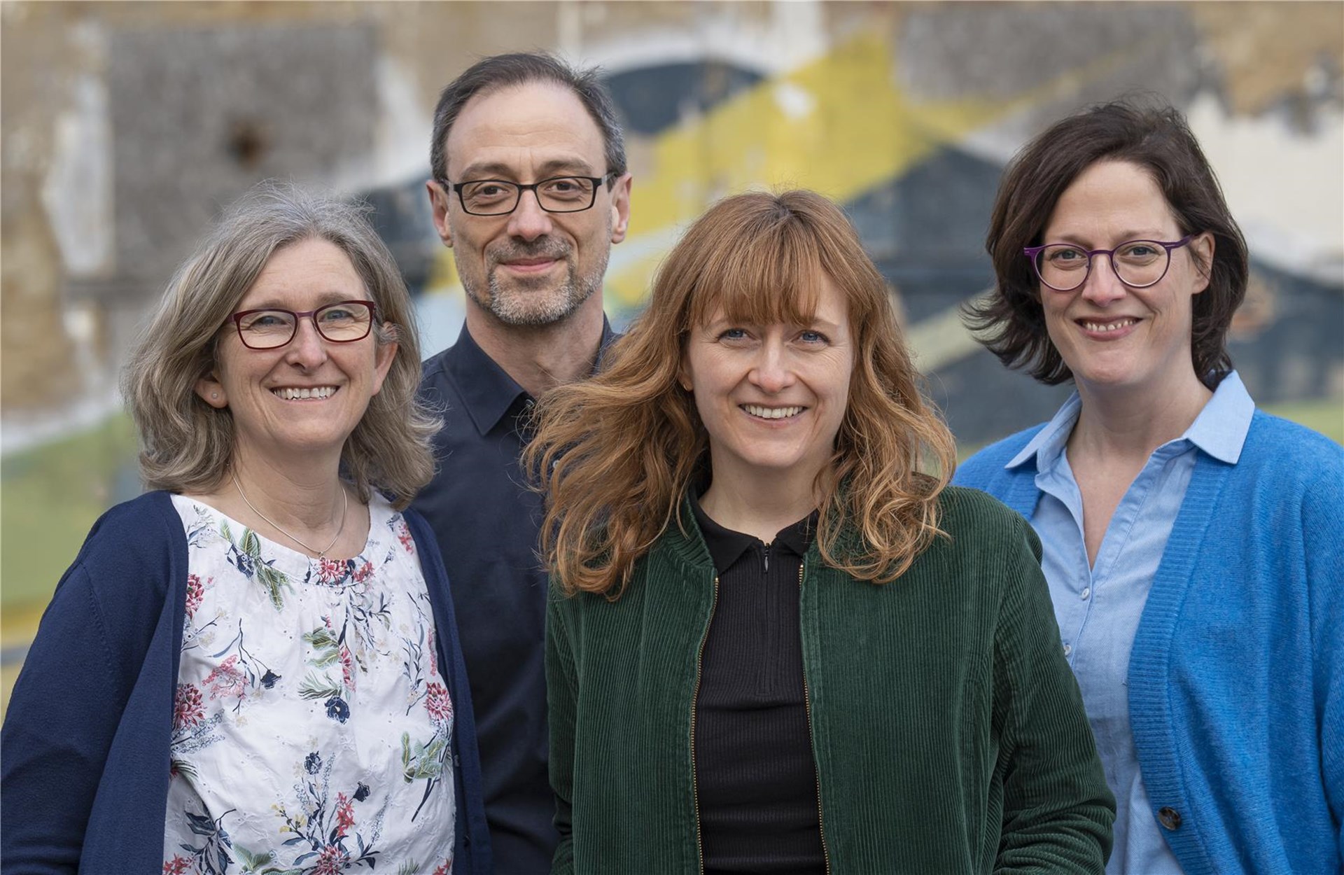 Gruppenfoto des Teams FachstelleSchutz mit Christa Kortenbrede, Thorn Leonhardt, Julia Beermann und Britta Ewers