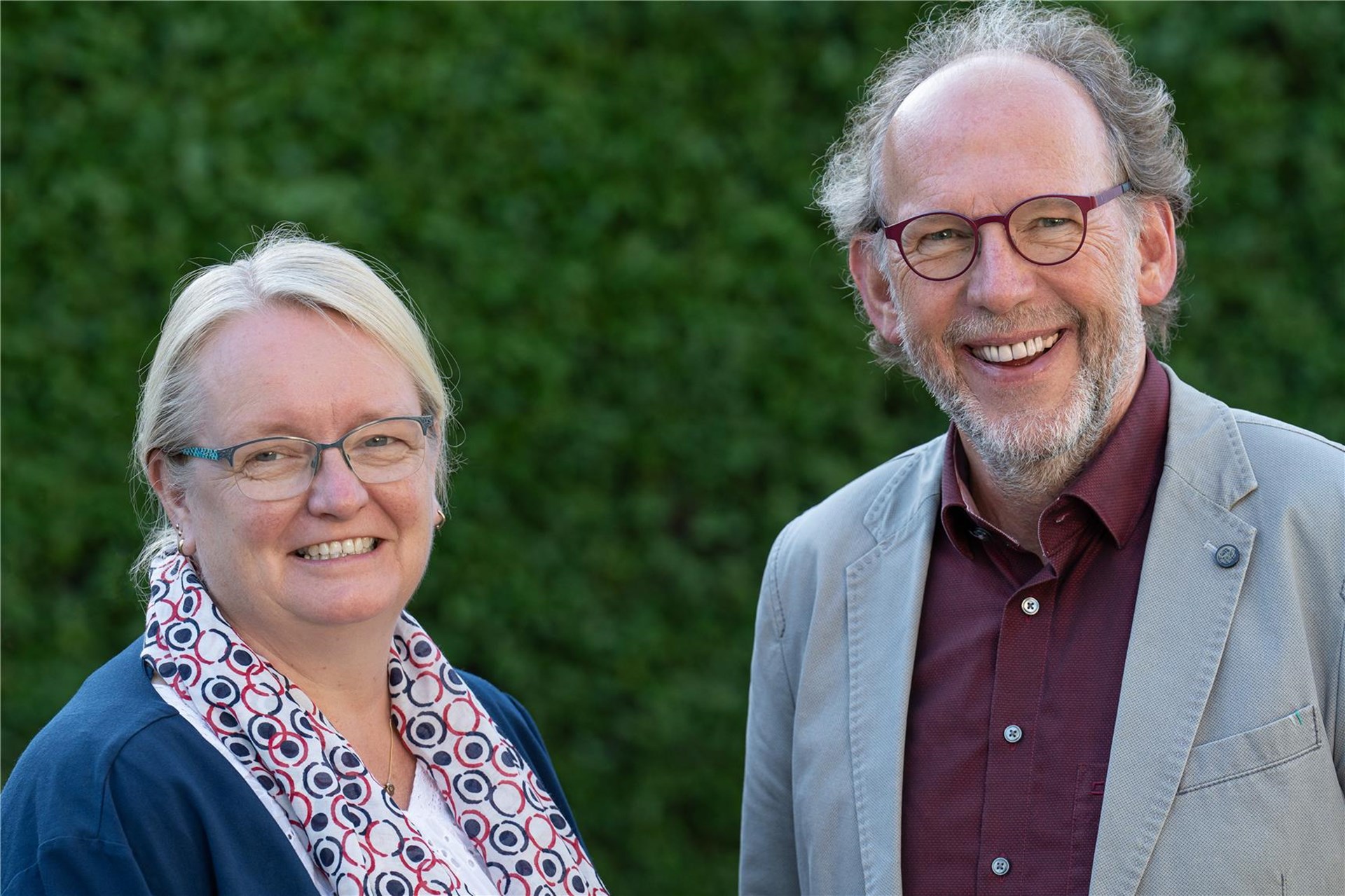 Gruppenfoto des Teams der Geschäftsführung mit Sabine Holzkamp und Heinrich Sinder
