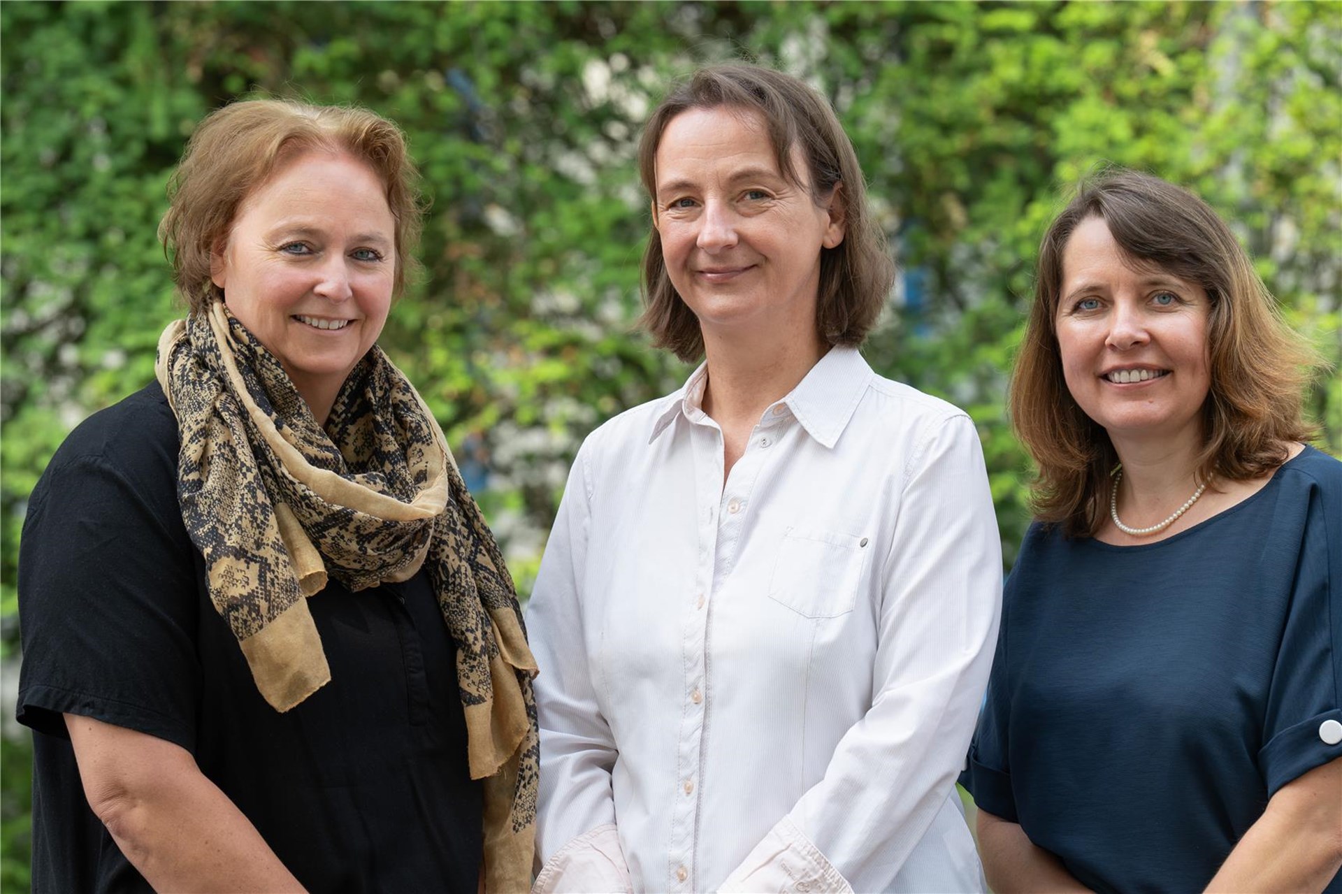 Gruppenfoto des Teams Finanzbuchhaltung mit Anja Krampe, Annette Rohden und Marina Rempel