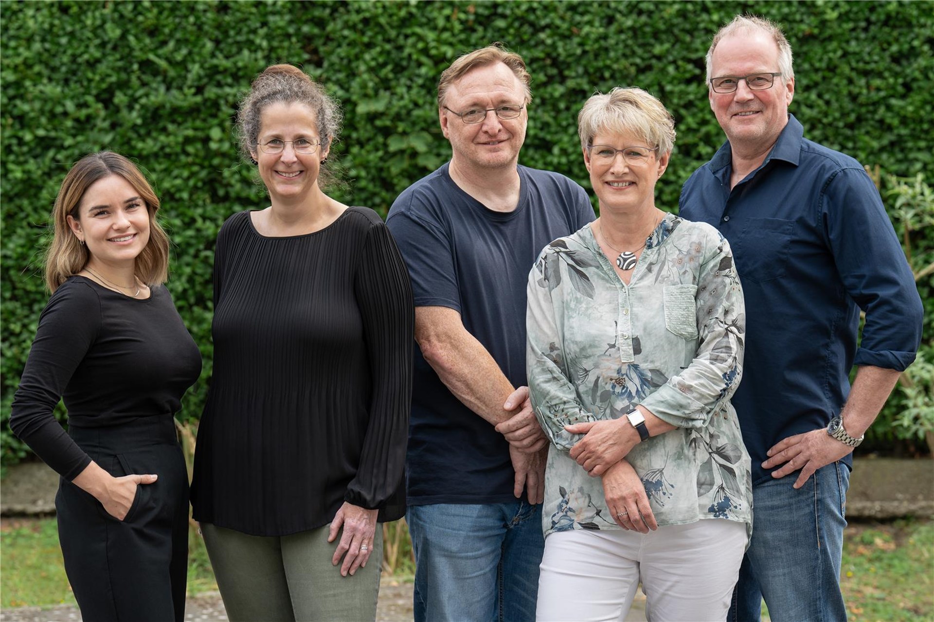Gruppenfoto des Teams quadro Sucht- und Drogenberatung mit Kristina Rollhäuser, Christiane Ratermann, Christian Raulf, Hiltrud Kuligowski und Hermann Wetterkamp