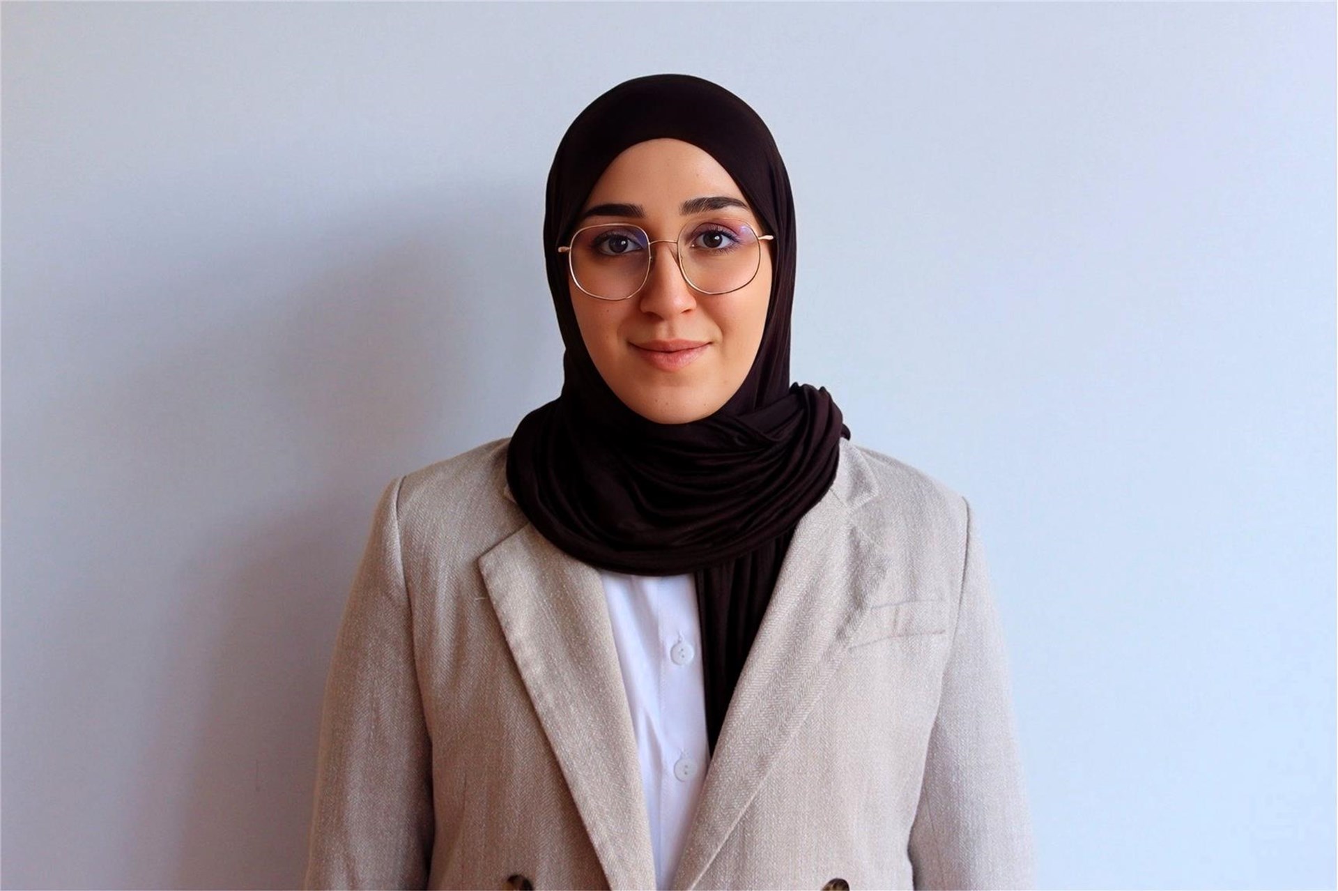 Portraitfoto der Mitarbeiterin Zahraa Osseyli